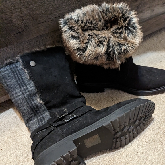 Boots - Picture 3 of 4